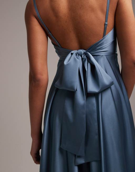 ASOS DESIGN - Satijnen midi jurk met gestrikte achterkant in stoffig blauw  , 4 van 5