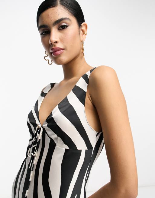 ASOS DESIGN - Satijnen midi jurk met schuinafgesneden zoom in abstracte zebraprint, 3 van 4