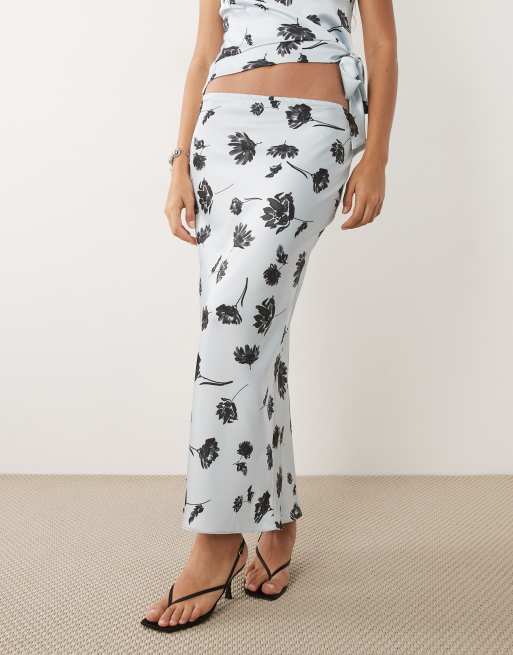 ASOS DESIGN satijnen midi-sliprok in blauwe bloemenprint co-ord set, 2 van 5