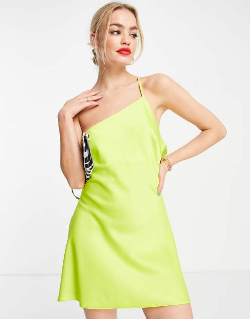 ASOS DESIGN - Satijnen mini-jurk met asymmetrische hals en gedrapeerde rug in limoengroen