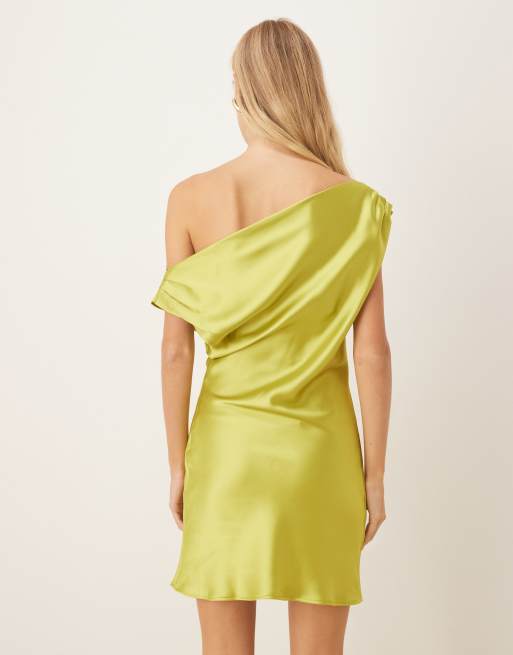 ASOS DESIGN - Satijnen mini jurk met blote schouder en drapering in groen, 4 van 4