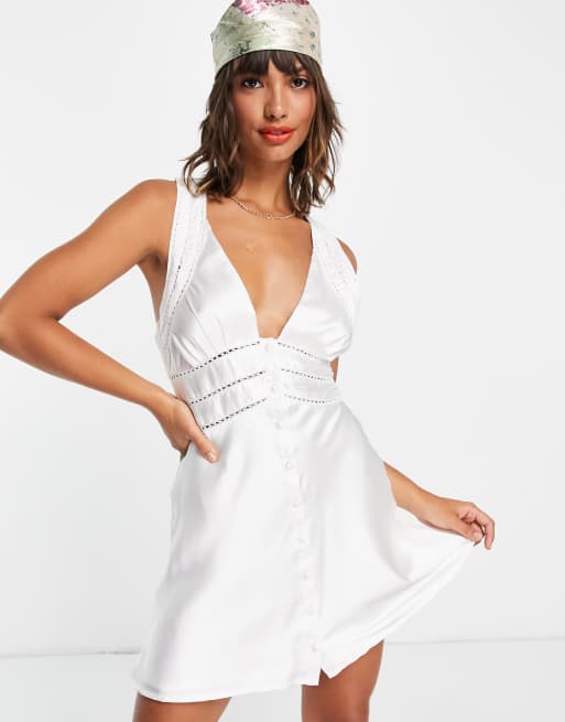 ASOS DESIGN - Satijnen mini-jurk met kanten randen en knopen aan de voorkant