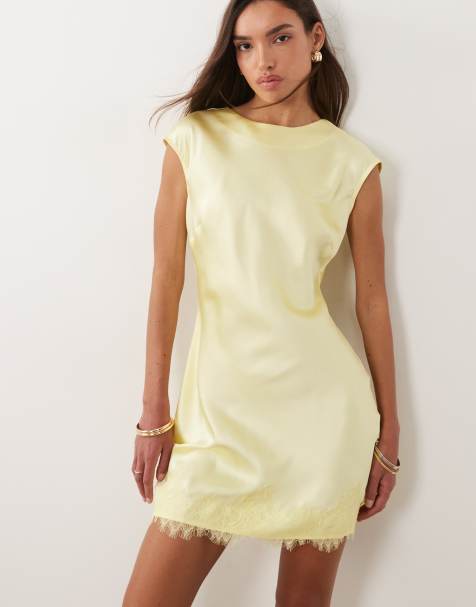 ASOS DESIGN - Satijnen mini jurk met rechte hals en kanten zoom in zachtgeel - view 1