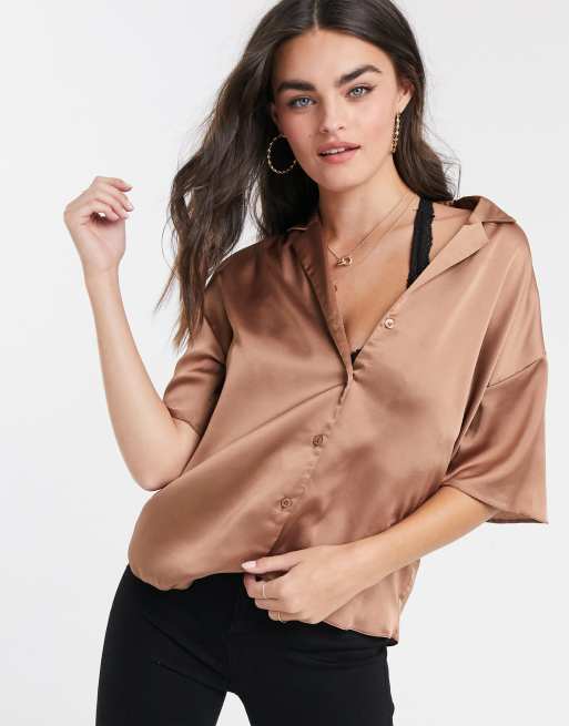 ASOS DESIGN - Satijnen overhemd met korte mouwen in chocoladebruin