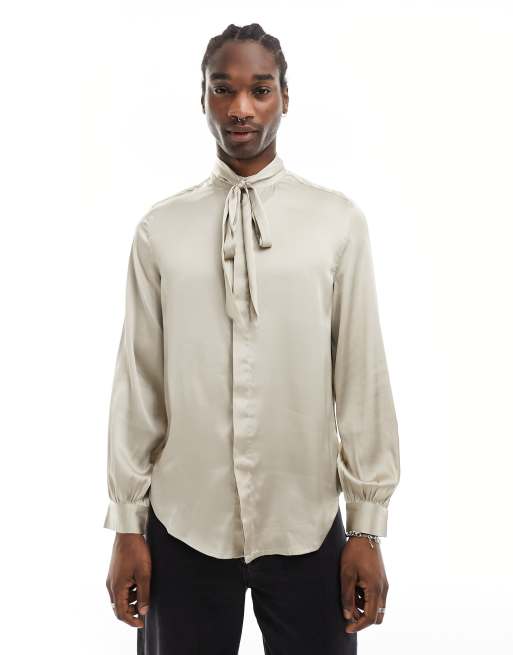 ASOS DESIGN - Satijnen regular-fit overhemd met strikkraag en volumineuze blousonmouwen in champagnekleur