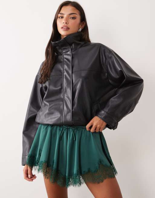 ASOS DESIGN satijnen shorts met trekkoord in de taille in teal met kanten rand, 2 van 5
