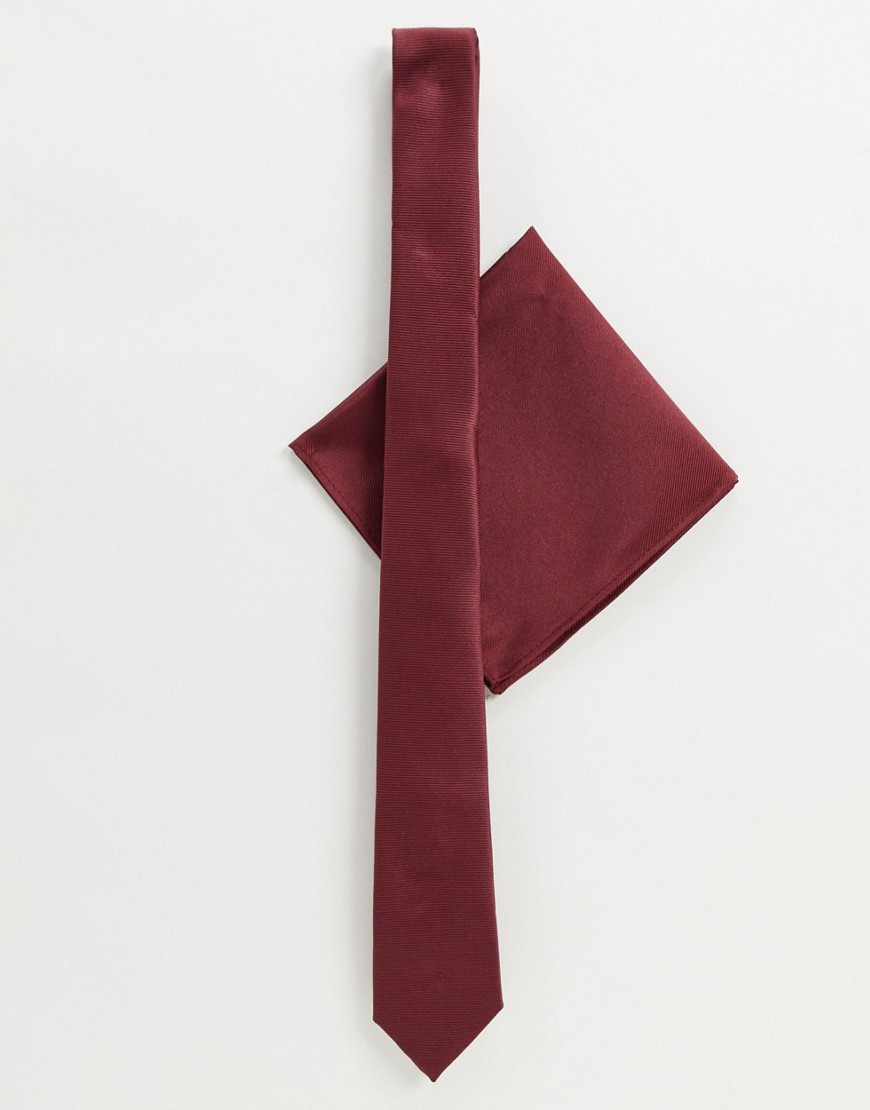ASOS DESIGN - Satijnen smalle stropdas en pochet in bordeauxrood