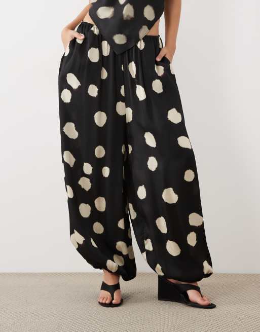 ASOS DESIGN Satin-Ballonhose mit schwarzen Punkten als Kombiteil, 2 von 5