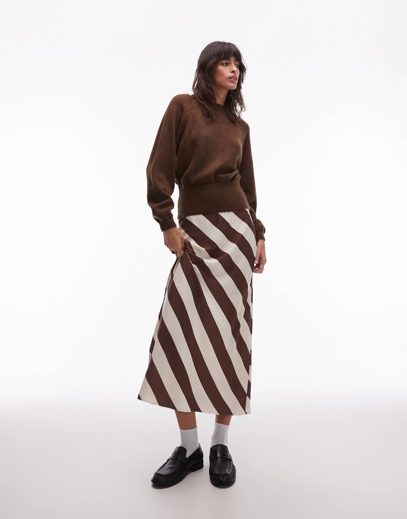  Длинная юбка ASOS DESIGN из атласа в косую полоску