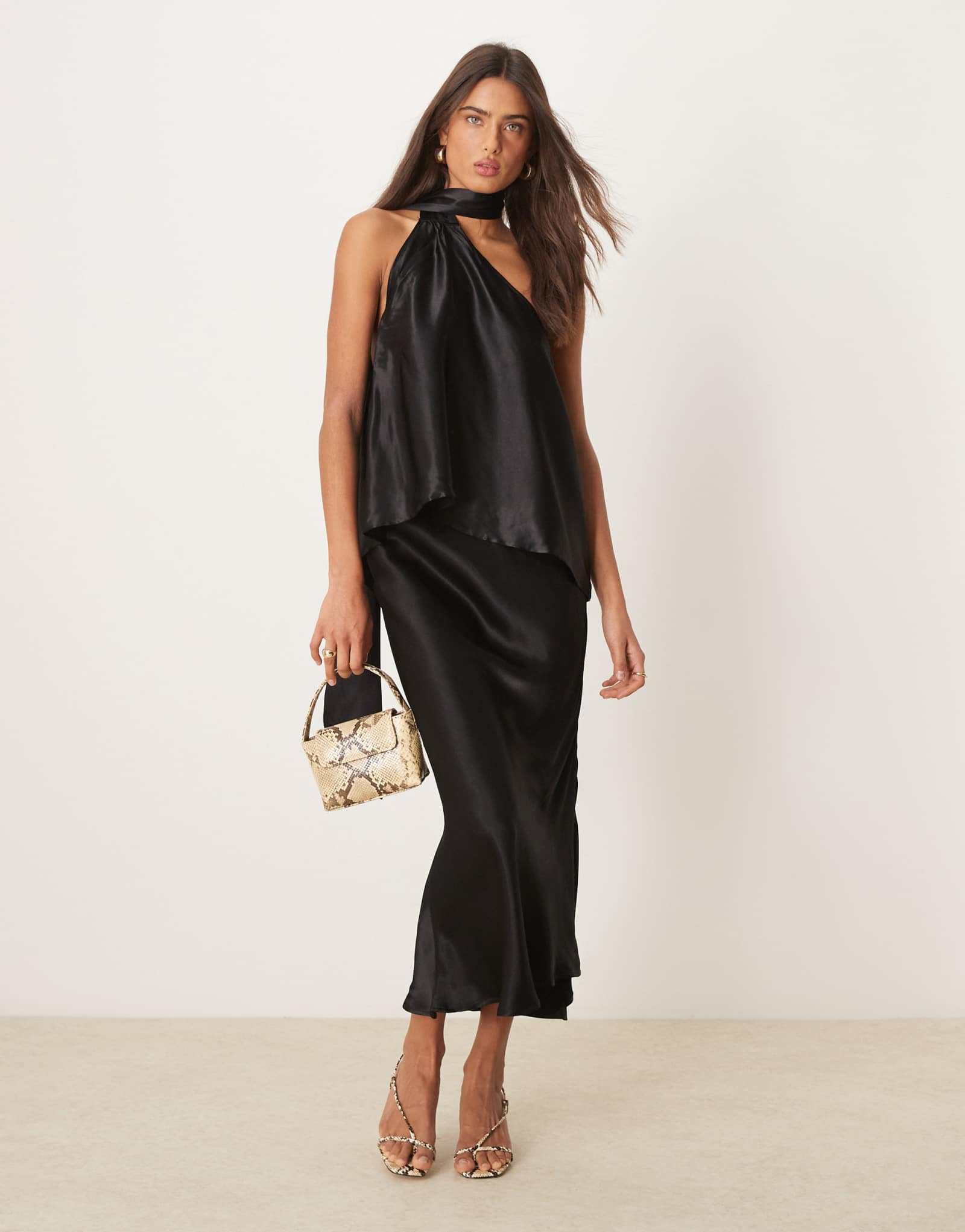 Атласная юбка макси с уклоном от ASOS DESIGN черного цвета