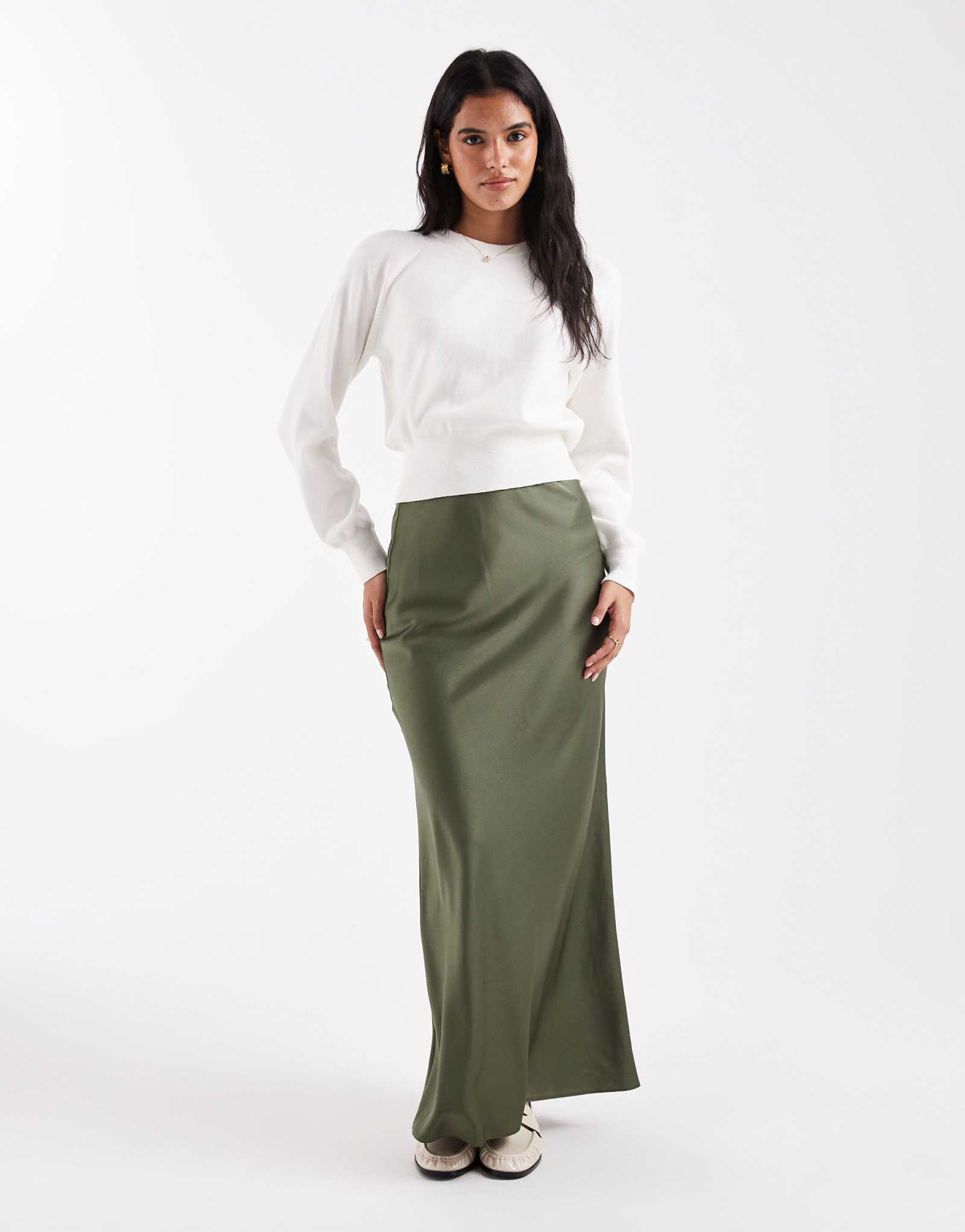Атласная юбка макси с уклоном от ASOS DESIGN цвета хаки