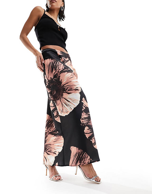 ASOS DESIGN - satin bias maxi skirt in large placement floral