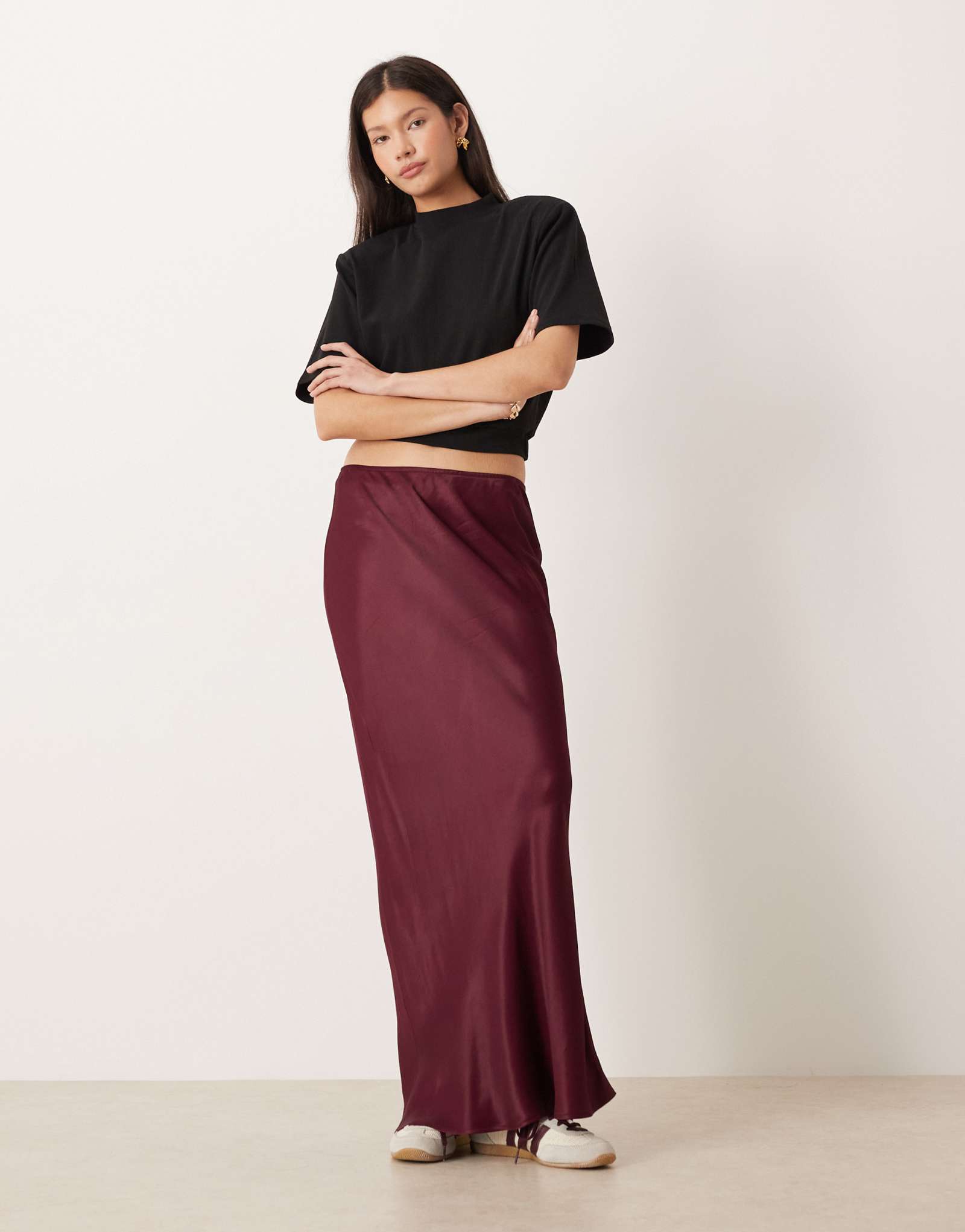 Атласная юбка макси с уклоном от ASOS DESIGN сливового цвета