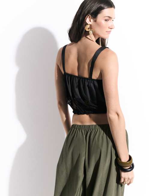 ASOS DESIGN Satin-Cami mit Spitzeneinsatz, verkürzt, mit Bindegürtel in Schwarz, 4 von 8