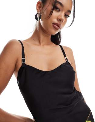 ASOS Design - Satin-Camisole in Schwarz mit Trägerdetail