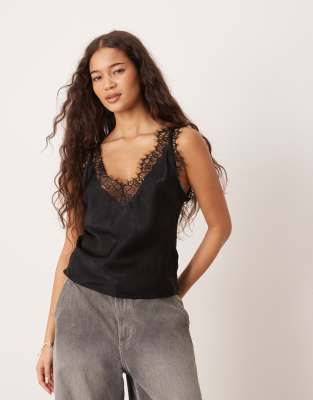 ASOS DESIGN - Satin-Camisole in Schwarz mit V-Ausschnitt und Spitzenborte