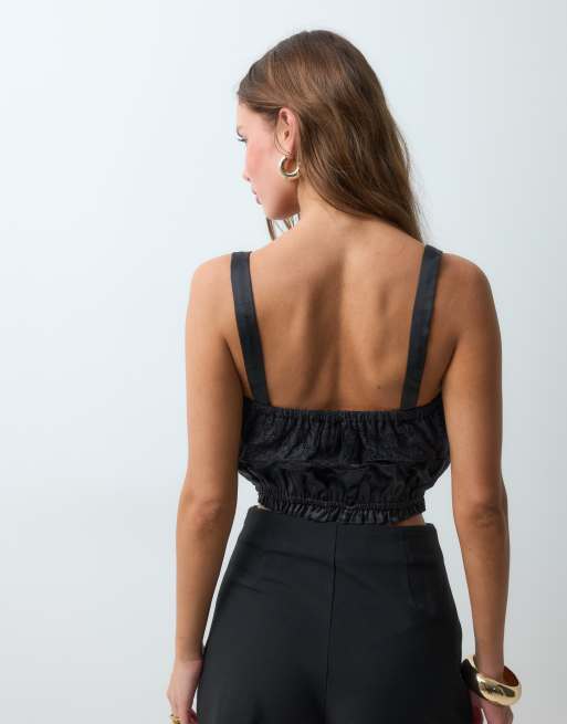 ASOS DESIGN Satin-Camisole mit Spitzeneinsatz, gesmoktem, kurzem Schnitt und Bindebrust in Schwarz, 4 von 4
