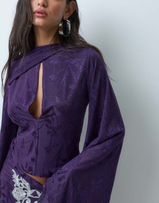 ASOS DESIGN Satin-Devoré-Langarmoberteil in Pflaume, 3 von 5