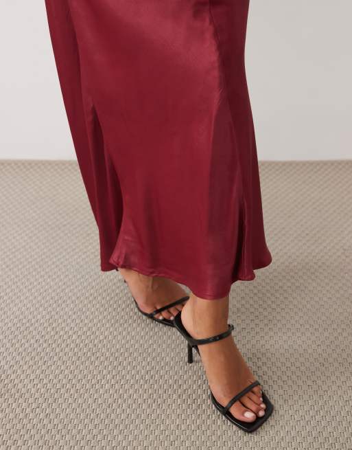 ASOS DESIGN satin draperad maxikjol i körsbärsröd, 4 av 5