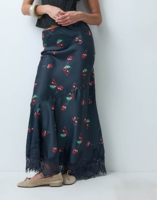 ASOS DESIGN satin fishtail maxinederdel med kirsebærprint, 5 af 5