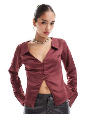 satin fitted shirt in burgundy-Red