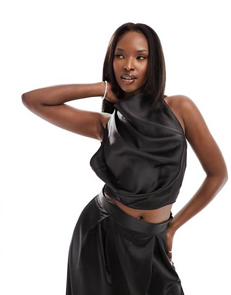 Black Sleeveless Tops For Women