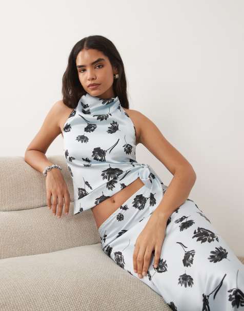 ASOS DESIGN satin halterneck-top med bindebånd i blå blomsterprint, del af sæt - view 1