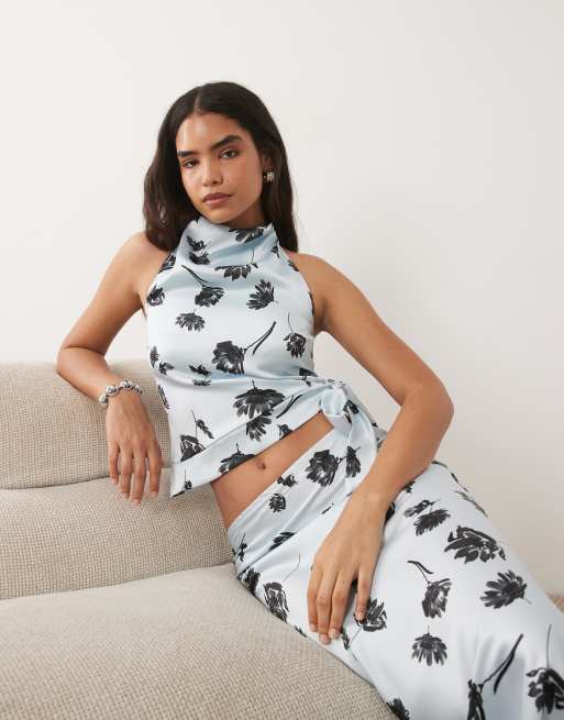 ASOS DESIGN - Blåt sæt med top med halterneck med bindebånd og blomstermønster i satin, 3 af 3