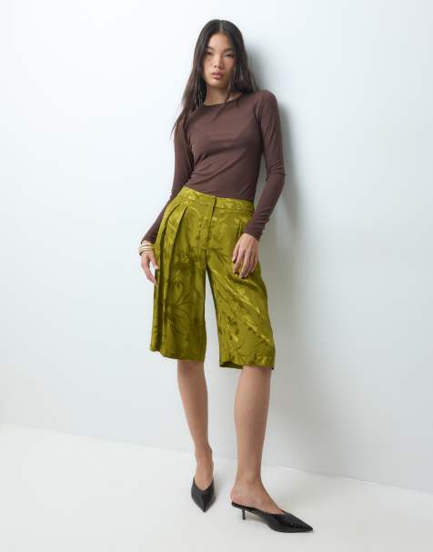 ASOS DESIGN Satin-Jacquard Bermuda-Shorts in Oliv - view 1