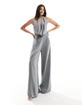 ASOS DESIGN - Satin-Jumpsuit in Silber mit Neckholder-Träger und Wasserfallausschnitt-Grau