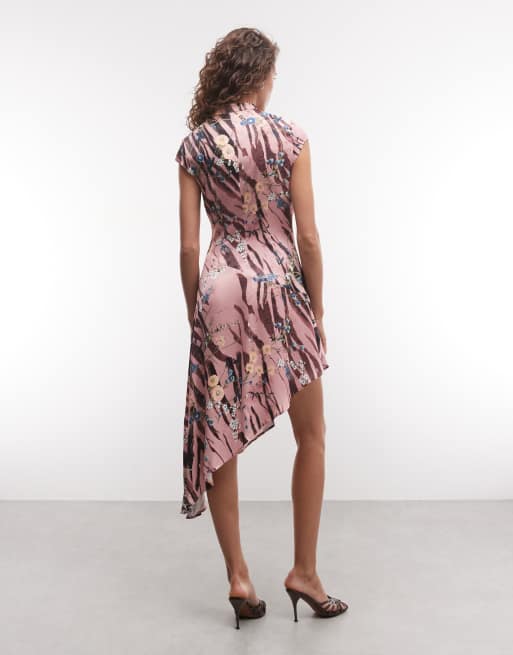 ASOS DESIGN satin-kjole med korte ærmer, keyhole og asymmetrisk snit i lyserød zebra, 3 af 4