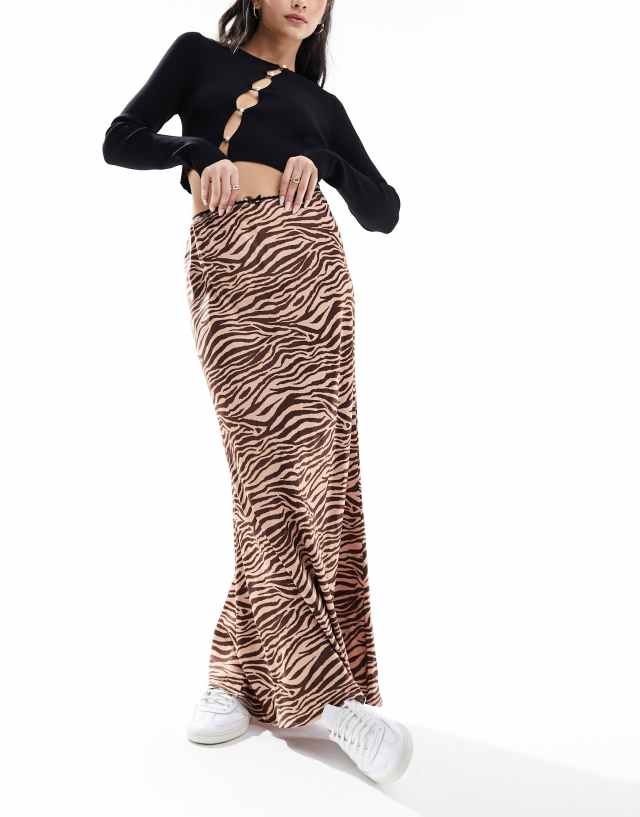 ASOS DESIGN - satin maxi skirt in animal print