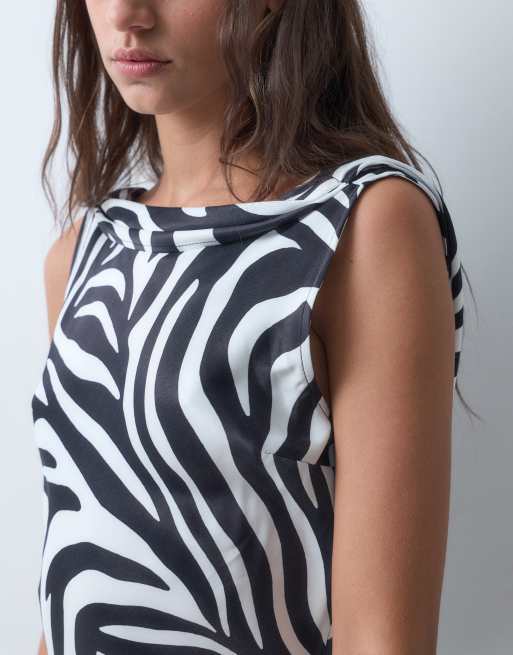 ASOS DESIGN satin maxikjole med vandfaldsryg og zebra-print, 3 af 5