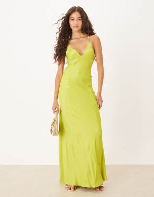 ASOS DESIGN - Satin-Maxikleid in Grün mit Ziernähten