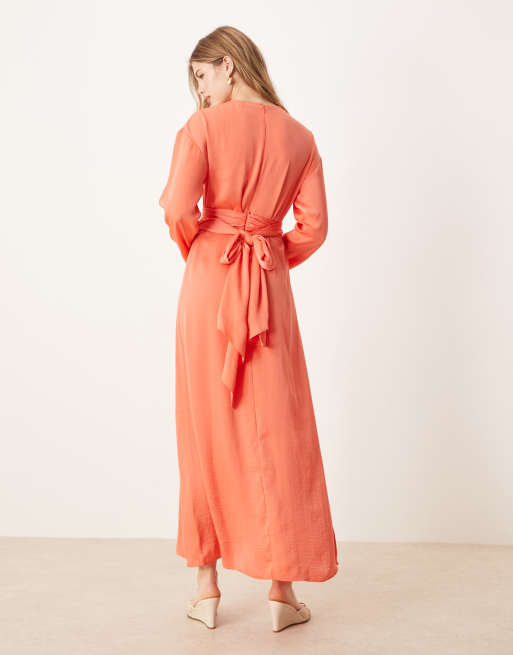 ASOS DESIGN – Satin-Maxikleid in leuchtendem Pfirsich mit gebundener Rückseite, 4 von 4