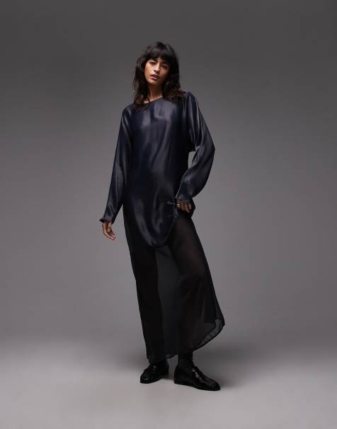 ASOS DESIGN – Satin-Maxikleid in Marineblau mit U-Boot-Ausschnitt, Fledermausärmeln und Spitzenrock - view 1