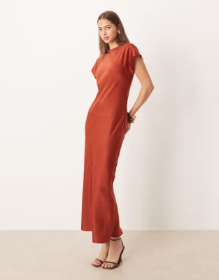 ASOS DESIGN - Satin-Maxikleid in Rostrot mit Flügelärmeln und Nahtdetail-Brown