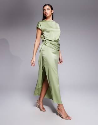 ASOS DESIGN - Satin-Maxikleid in Salbeigrün mit Flatterärmeln und drapierter Taille