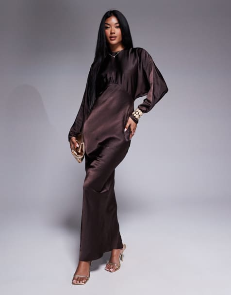ASOS DESIGN – Satin-Maxikleid in Schokobraun mit Fledermausärmeln - view 1