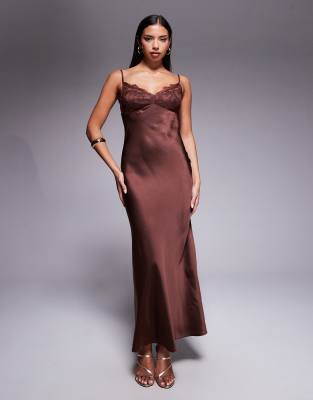 ASOS DESIGN - Satin-Maxikleid in Schokobraun mit Körbchen aus Spitze und Rückenausschnitt-Brown