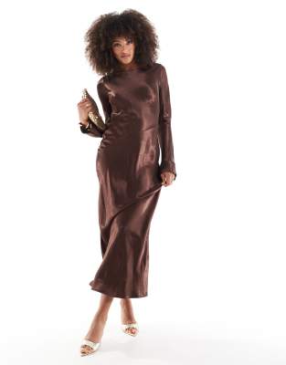 ASOS DESIGN - Satin-Maxikleid in Schokoladenbraun mit Trompetenärmeln und tiefem Rückenausschnitt-Brown