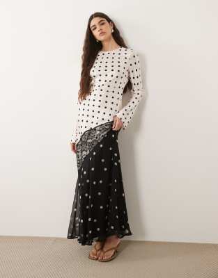 Satin-Maxikleid in Schwarz-Weiß mit Spitzenbesatz und Polka Dots-Mehrfarbig Mehrfarbig 32
