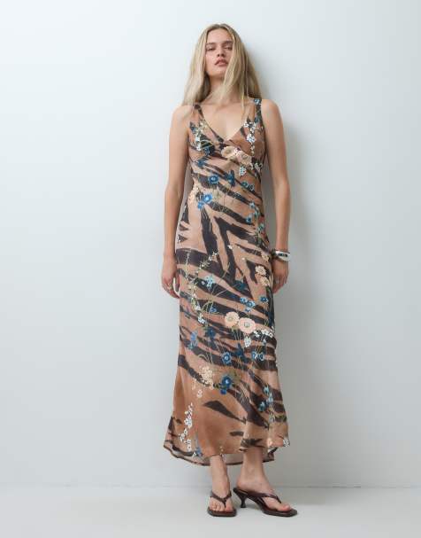 ASOS DESIGN Satin-Maxikleid mit ausgestelltem Saum und Tigerprint - view 1