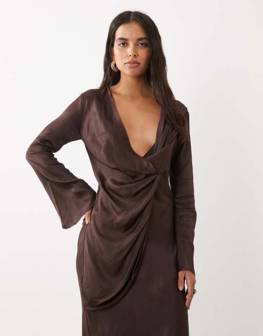 ASOS DESIGN Satin-Maxikleid mit Drapierung vorn und langen Ärmeln, 2 von 4