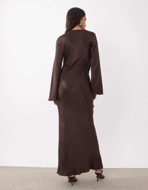 ASOS DESIGN Satin-Maxikleid mit Drapierung vorn und langen Ärmeln, 4 von 4