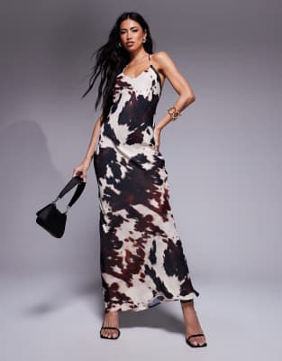 ASOS DESIGN - Satin-Maxikleid mit Kuhprint, Trägern und V-Ausschnitt-Bunt