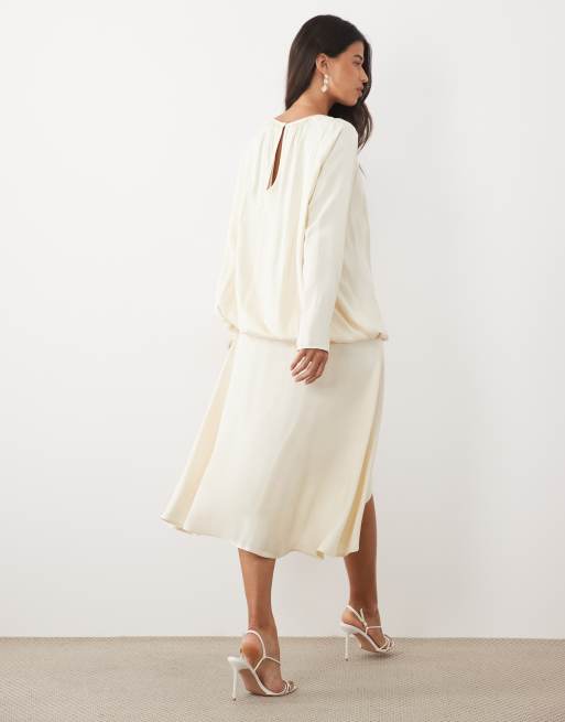 ASOS DESIGN Satin-Maxikleid mit tiefer Taille und langen Ärmeln in Ecru, 4 von 4