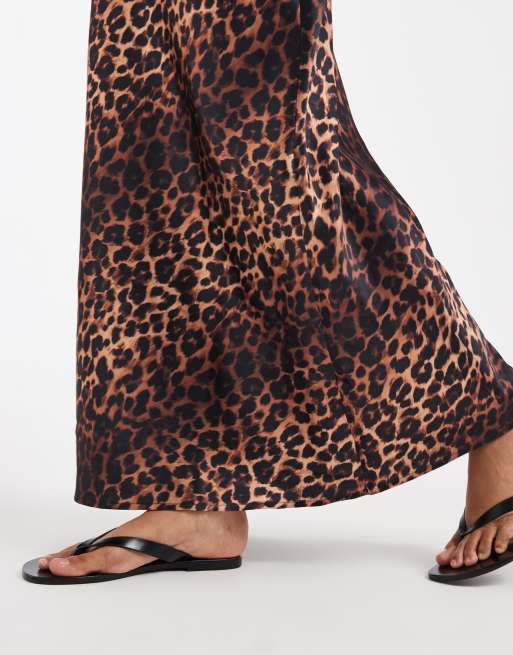 ASOS DESIGN – Satin-Maxirock mit Bias-Cut und Animalprint, 3 von 5