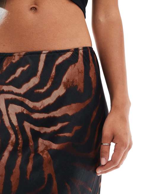 ASOS DESIGN – Satin-Maxirock mit Zebramuster und Bias-Cut, 2 von 5