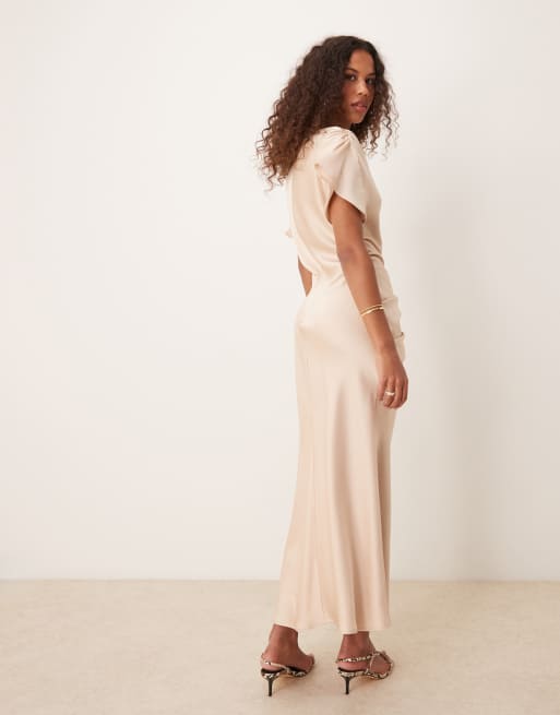 ASOS DESIGN – Satin-Midikleid in Cremeweiß mit seitlicher Raffung und Flatterärmeln, 3 von 4